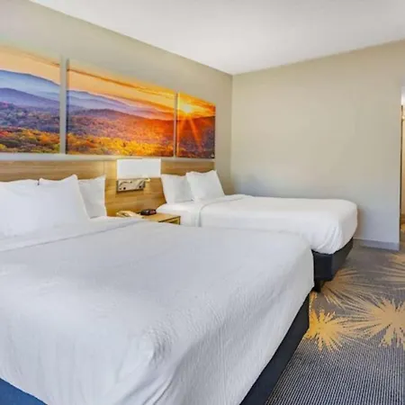 I81 Double Bed Room